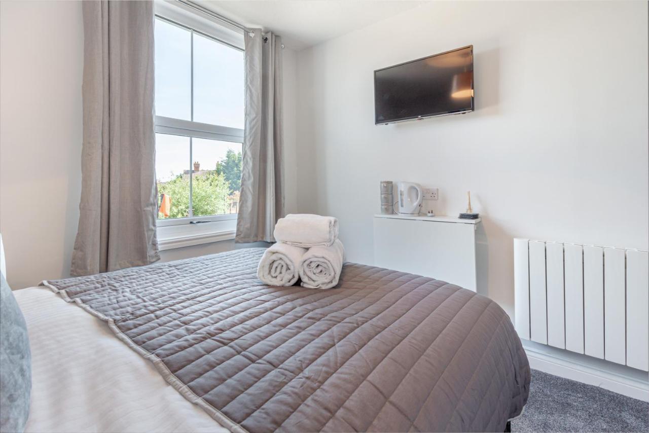 Host & Stay - The Bull Inn, 3 Double Rooms Fernhill Heath Екстериор снимка